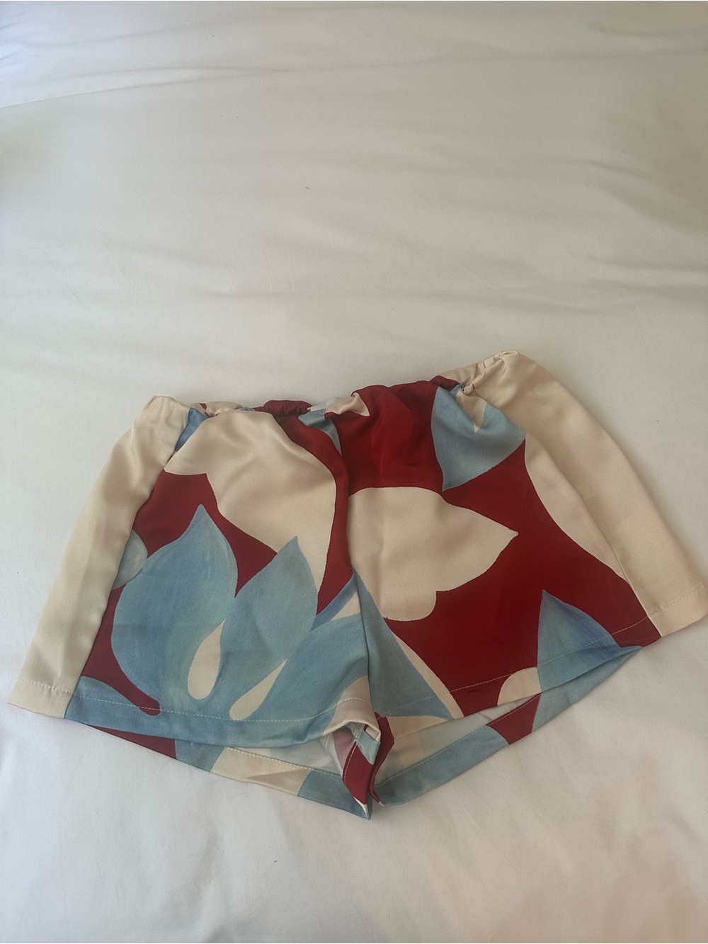 Amoree Elasticated Short in Amoree Red